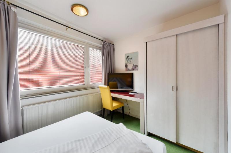 Standard Single Room image 4