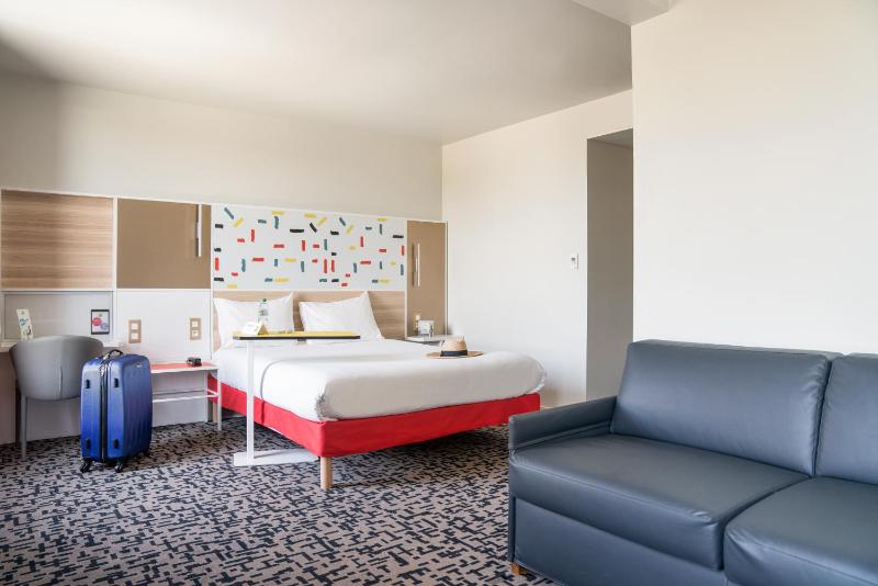 Standard Room with One Double Bed and a Sofa Bed image 2