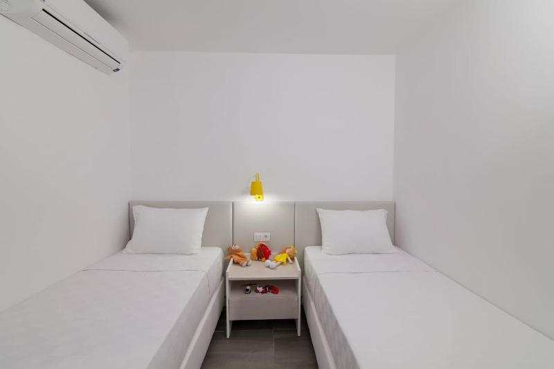Family Room image 3