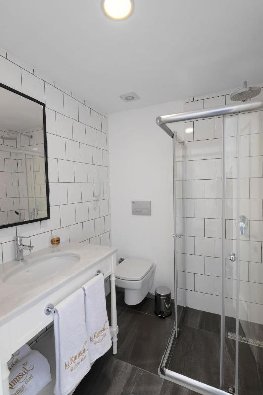 Superior Suite with sea view and Jacuzzi image 2