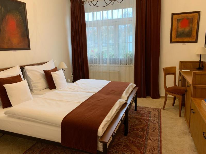 Deluxe Suite image 1
