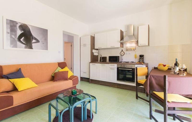 Garden apartment with terrace and grill - image 24