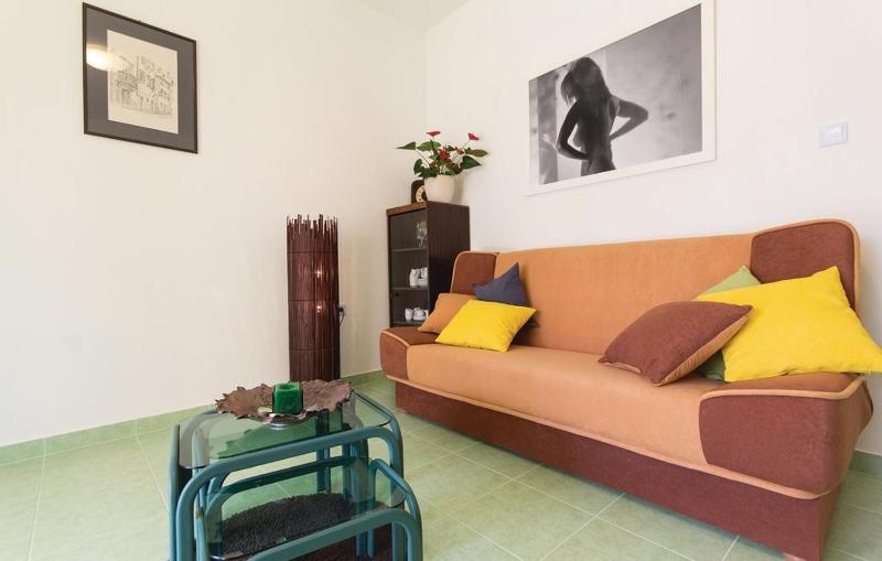 Garden apartment with terrace and grill - image 22