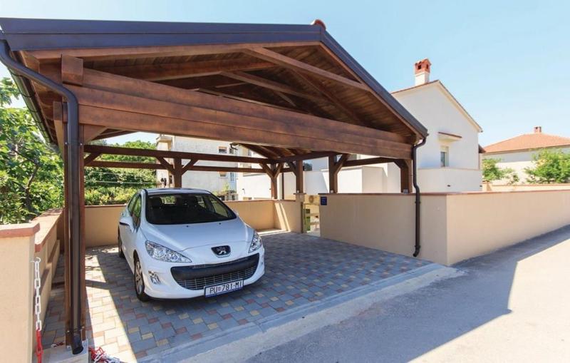 Garden apartment with terrace and grill - image 2