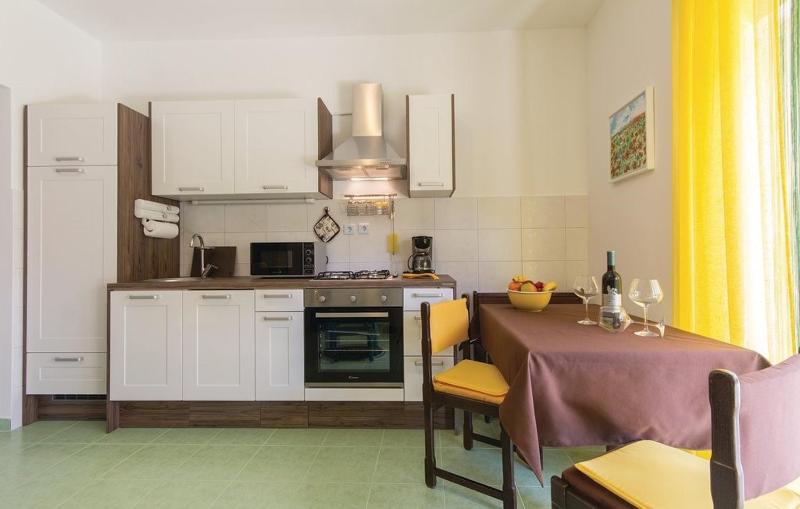 Garden apartment with terrace and grill - image 11