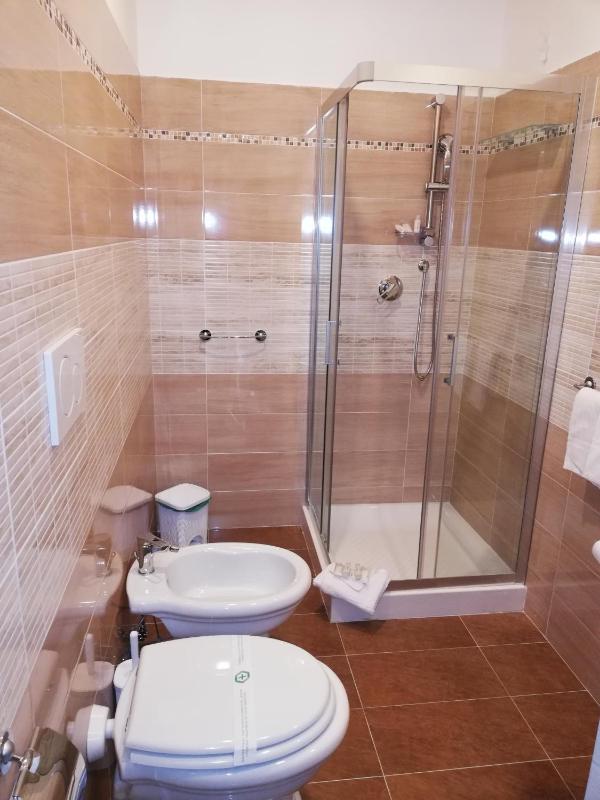 Single Room image 3