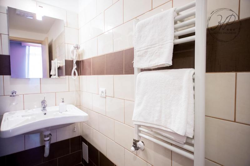 Triple Room with Private Bathroom image 3