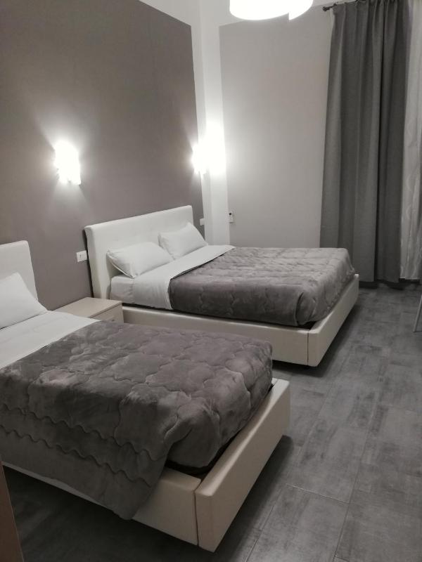 Deluxe Triple Room image 2