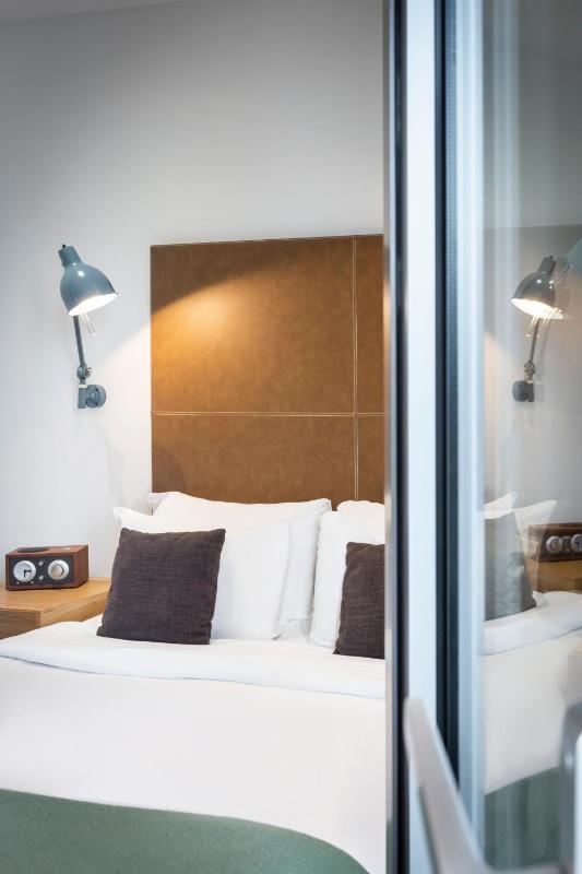 One-Bedroom Apartment image 3