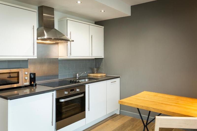 One-Bedroom Apartment image 4