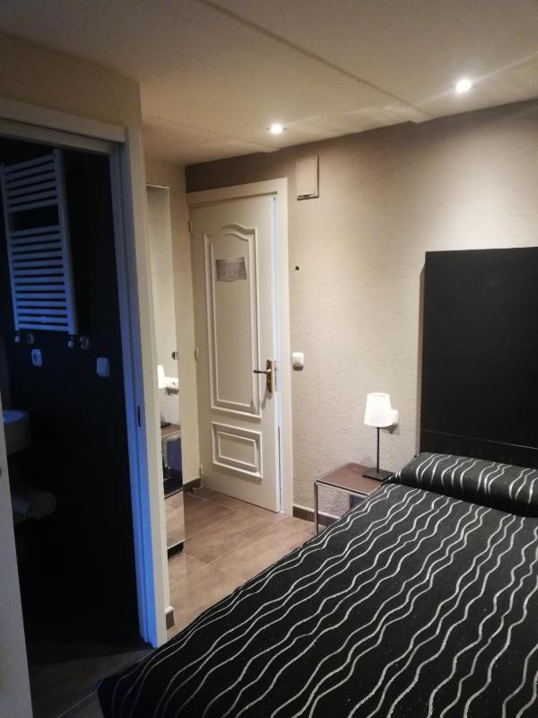 Single Room image 2
