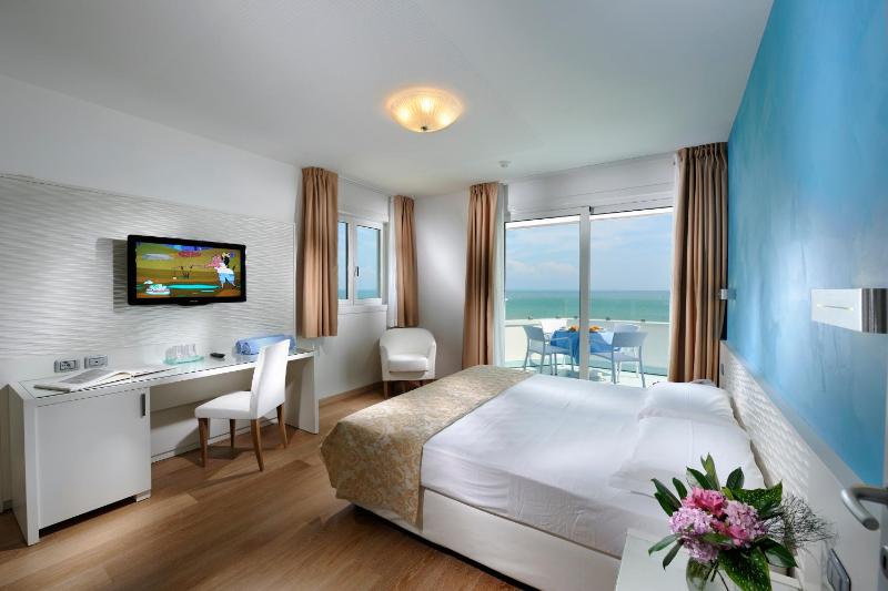 Two-Bedroom Suite with Sea View image 1