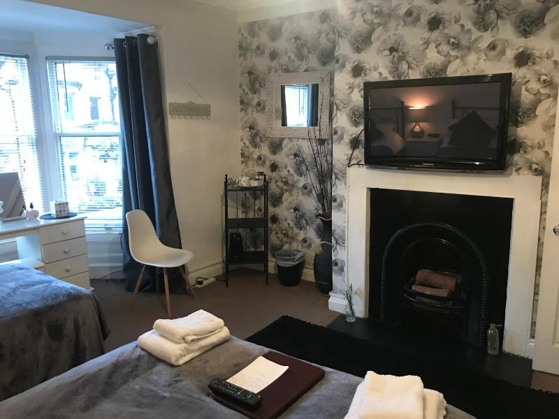 Family Room image 3
