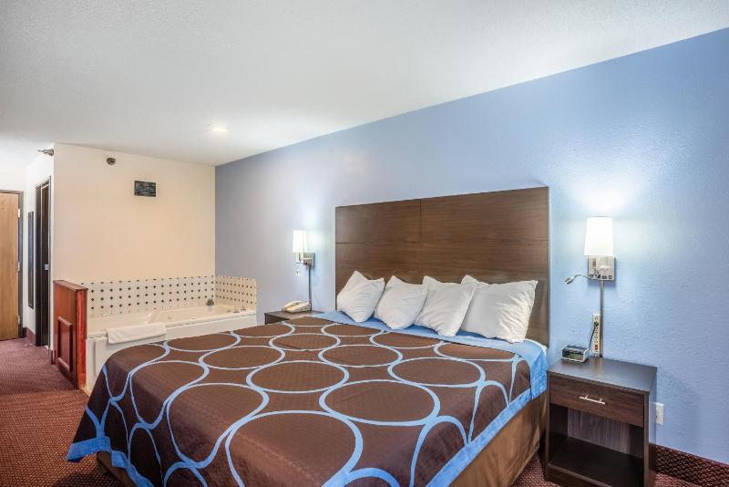 King Suite - Non-Smoking image 1