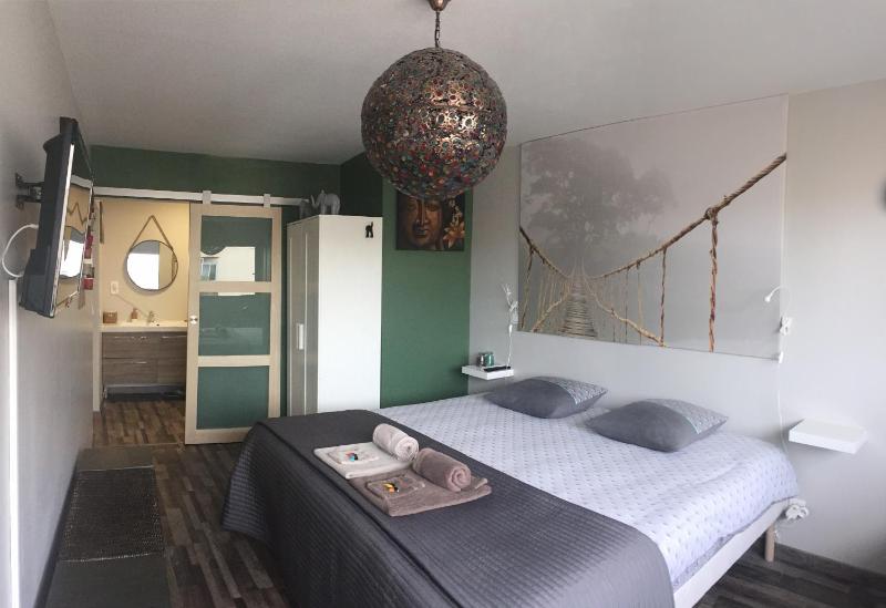 1 Chambre 1 P'tit dèj' 1 Sourire - image 22