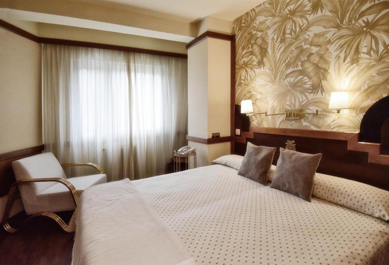 Double or Twin Room image 3
