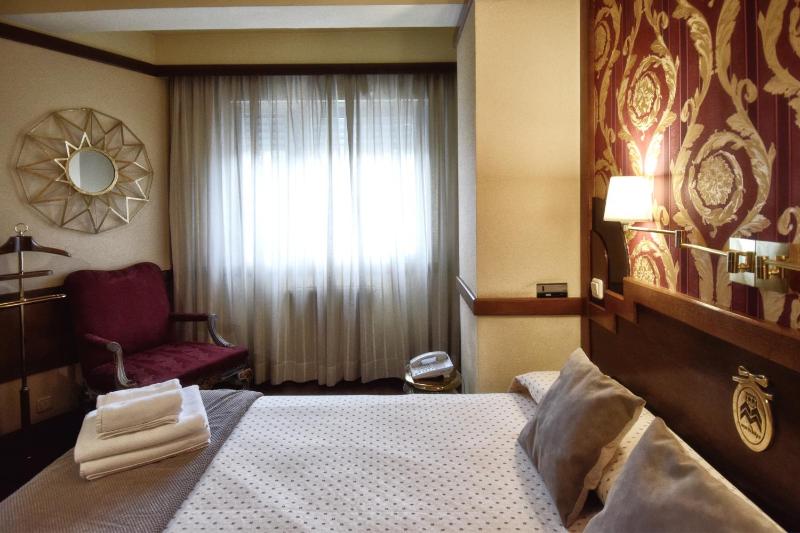 Double or Twin Room image 2