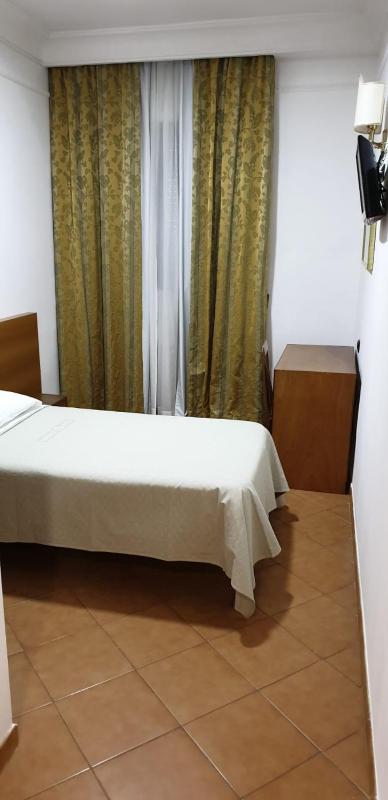 Economy Single Room image 4