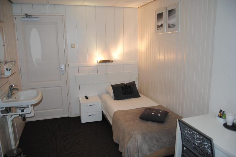 Single Room image 2