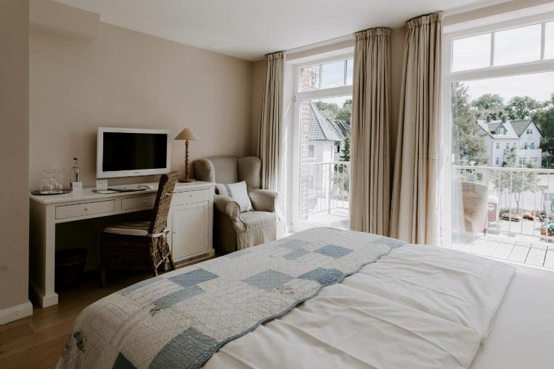 Double Room - Land Side (MS Europa) image 3