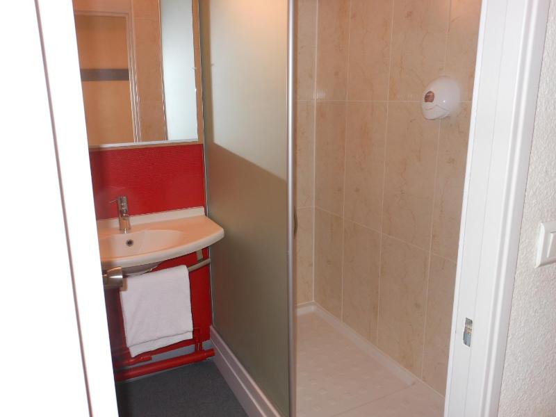 Twin Room image 2