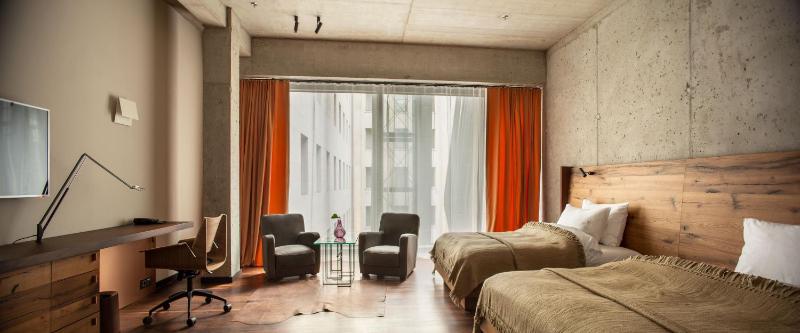 Twin Room image 4