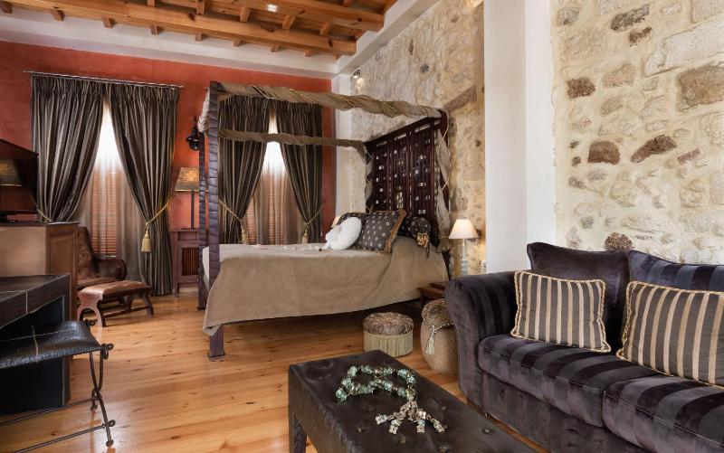Penthouse Suite with Spa Bath image 2