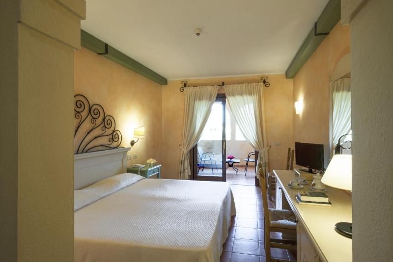 Double or Twin Room image 4