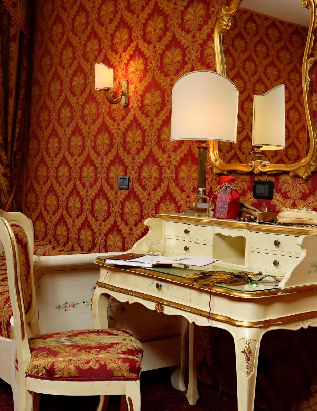 Quadruple Room with View image 3