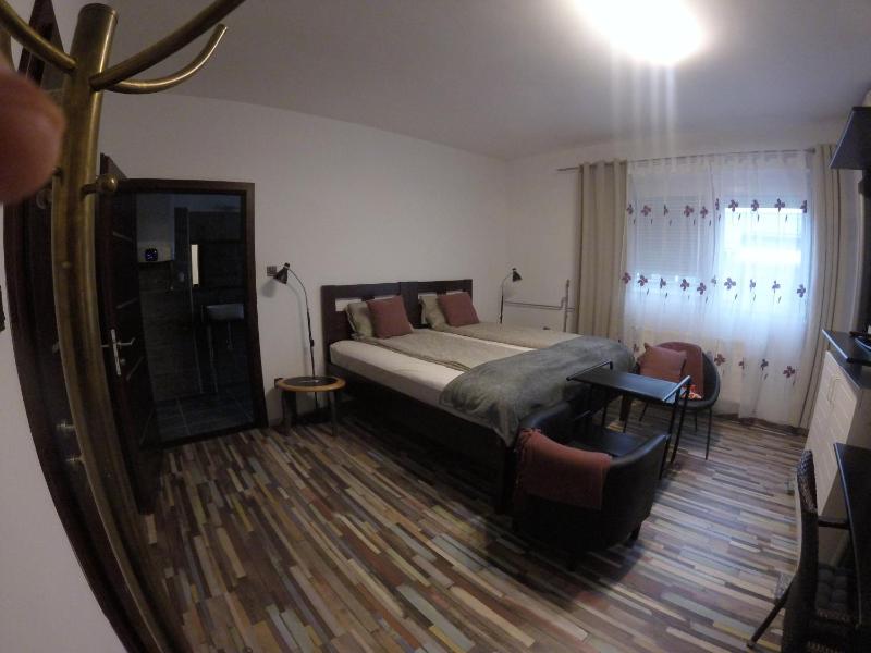 Deluxe Double or Twin Room image 2