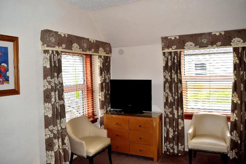 Double Room image 3