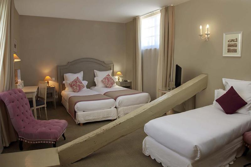 Superior Triple Room image 1