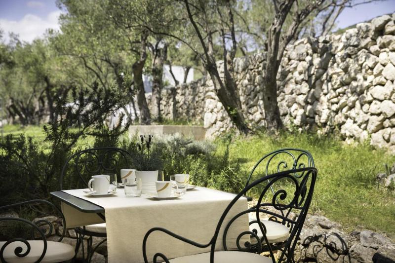 One-Bedroom Apartment (3 Adults) image 2