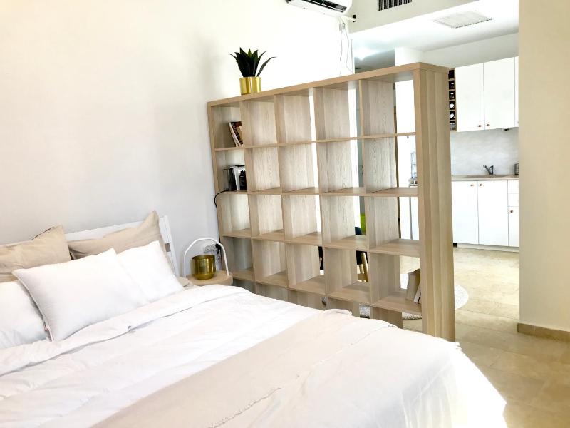 Bright and spacious loft by the sea with Bomb Shelter - image 12