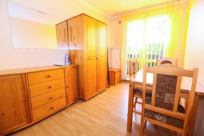 Comfort Triple Room with Shared Shower, Toilet and Shared Kitchen image 4