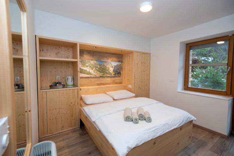 Double Room image 3