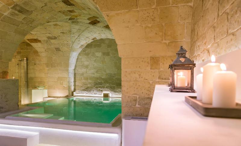 Suite with Private Pool image 4