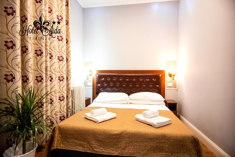 Economy Double Room with Private Bathroom image 4