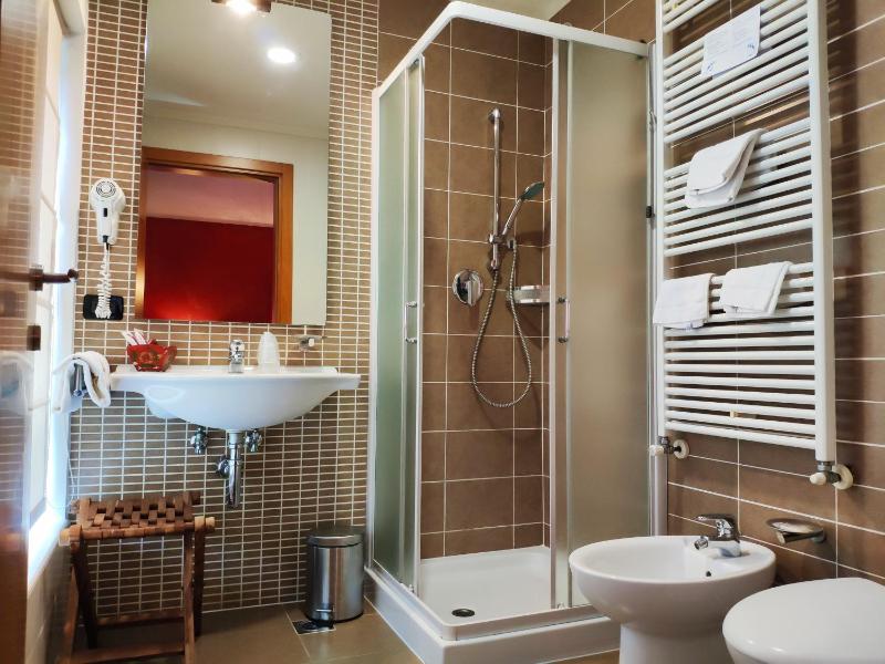 Superior Double Room image 4