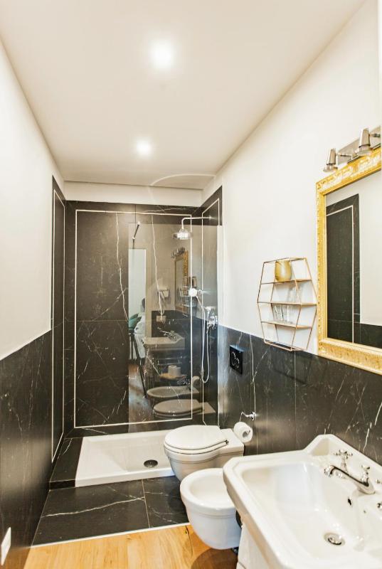 Deluxe Double or Twin Room with City View image 4