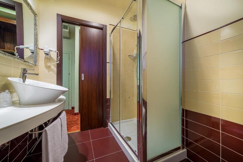 Comfort Double or Twin Room image 4