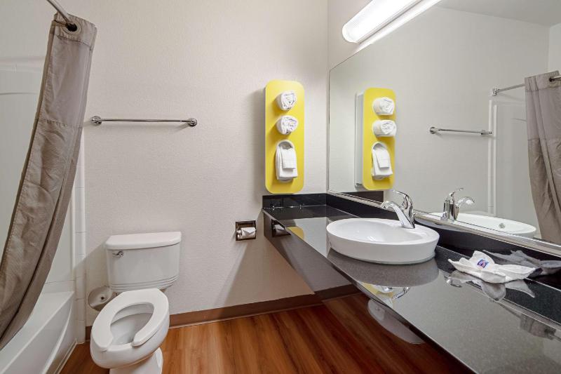 Quadruple Room - Non-Smoking image 4