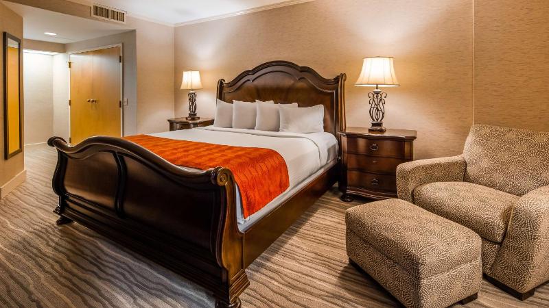 King Suite with Wet Bar - Non-Smoking