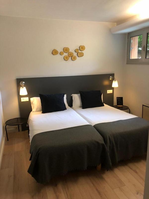 Economy Twin Room image 1