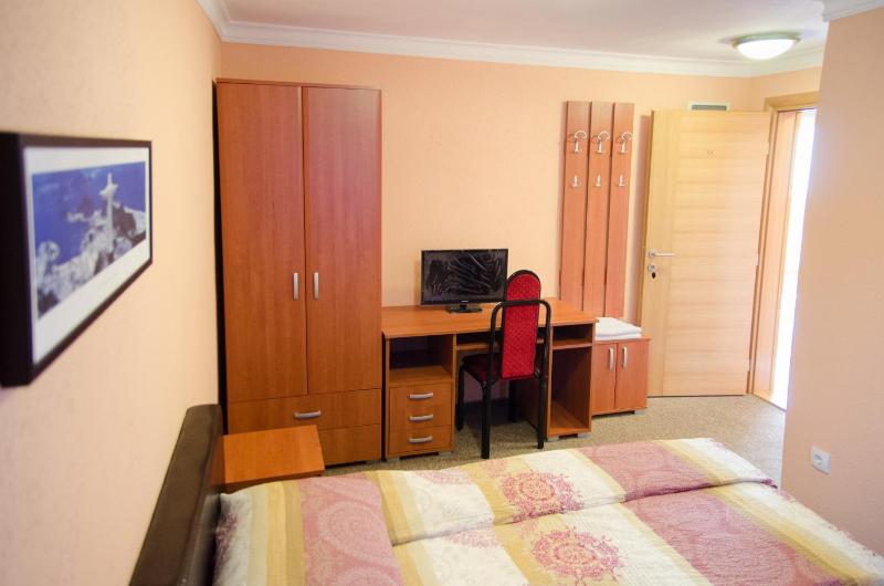 Double Room image 4