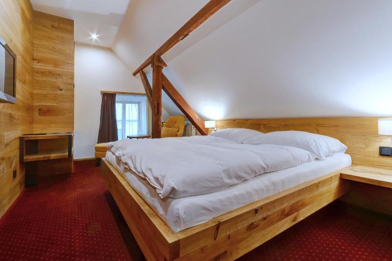 Double Room image 3