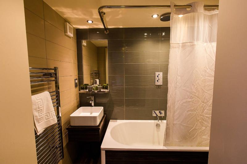 Standard Double Room image 3