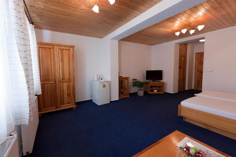 Double Room image 3