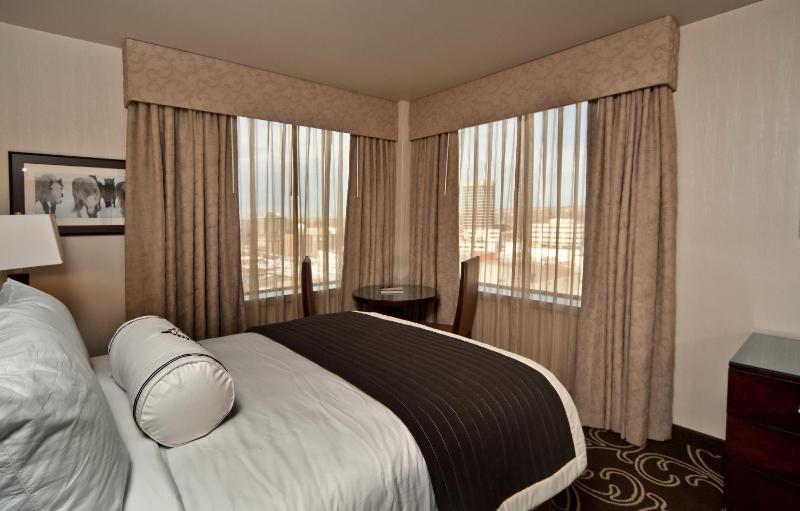 Queen Room image 3