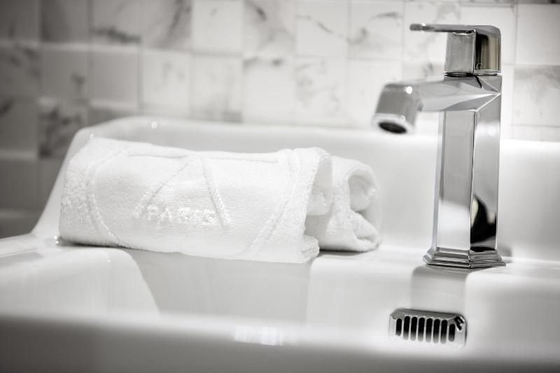 Comfort Twin Room image 3